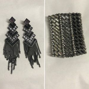 ❤️❤️ Black and silver bracelet and earrings! ❤️❤️